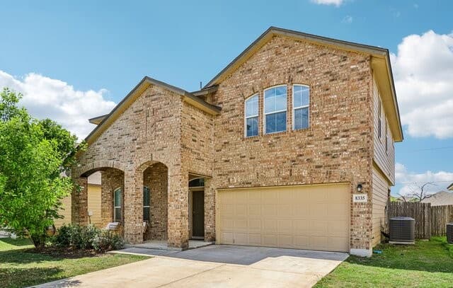 3-bedroom rental at 8335 Angelina Parke in San Antonio, TX — photo 2