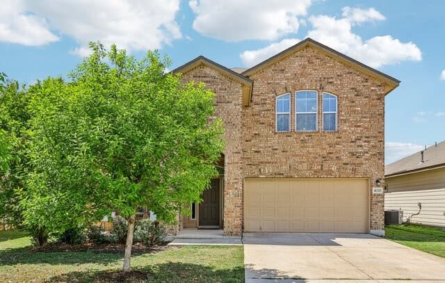 3-bedroom rental at 8335 Angelina Parke in San Antonio, TX — photo 3