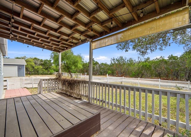 4-bedroom rental at 6267 County Road 251 in Hondo, TX — photo 3