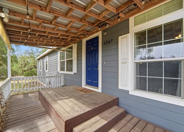 4-bedroom rental at 6267 County Road 251 in Hondo, TX — photo 4
