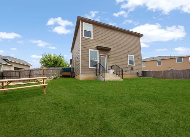 3-bedroom rental at 7235 Dulce in San Antonio, TX — photo 3