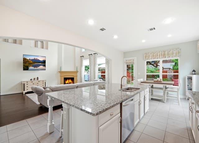 4-bedroom rental at 28710 Pfeiffers Gate in Boerne, TX — photo 2