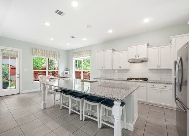 4-bedroom rental at 28710 Pfeiffers Gate in Boerne, TX — photo 5