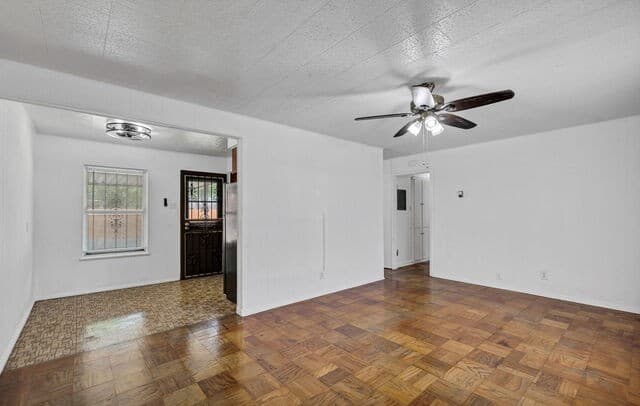 3-bedroom rental at 331 Saipan Pl in San Antonio, TX — photo 5