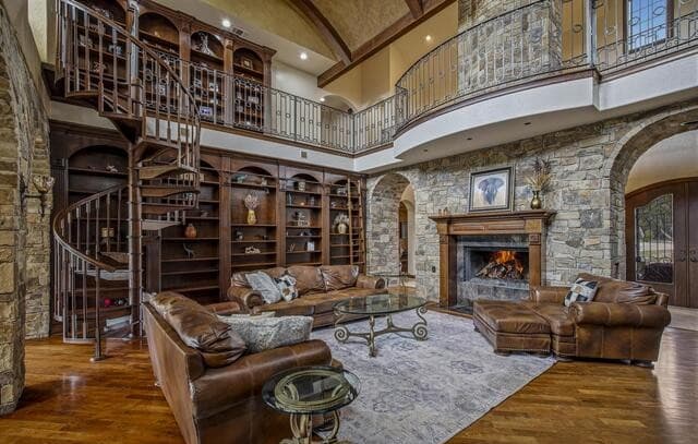 7-bedroom rental at 15 Reynosa in San Antonio, TX — photo 5