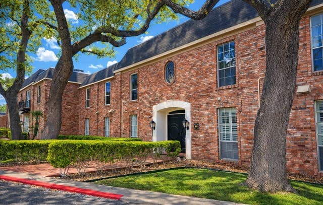 2-bedroom rental at 7500 Callaghan Unit APT 262 in San Antonio, TX — photo 1