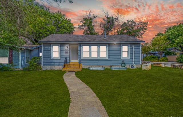 3-bedroom rental at 1703 Texas Ave in San Antonio, TX — photo 2