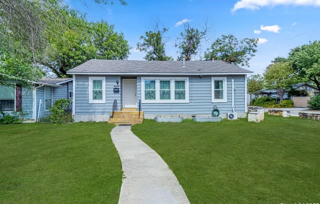3-bedroom rental at 1703 Texas Ave in San Antonio, TX — photo 4