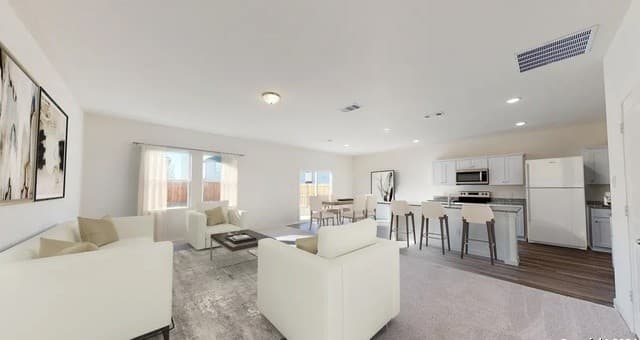 4-bedroom rental at 7742 Fox View in San Antonio, TX — photo 5