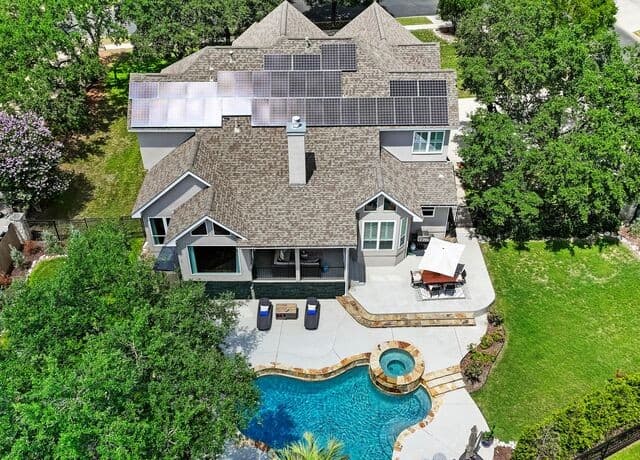 4-bedroom rental at 922 Split Fairway in San Antonio, TX — photo 2