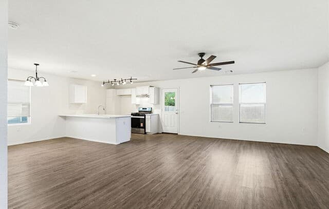 4-bedroom rental at 6531 Hazy Gln in San Antonio, TX — photo 2