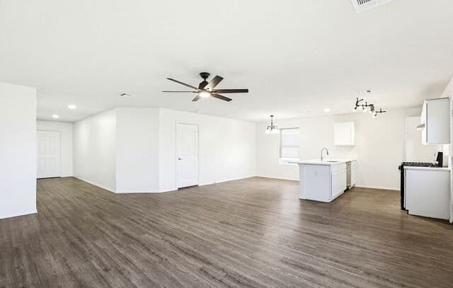 4-bedroom rental at 6531 Hazy Gln in San Antonio, TX — photo 4