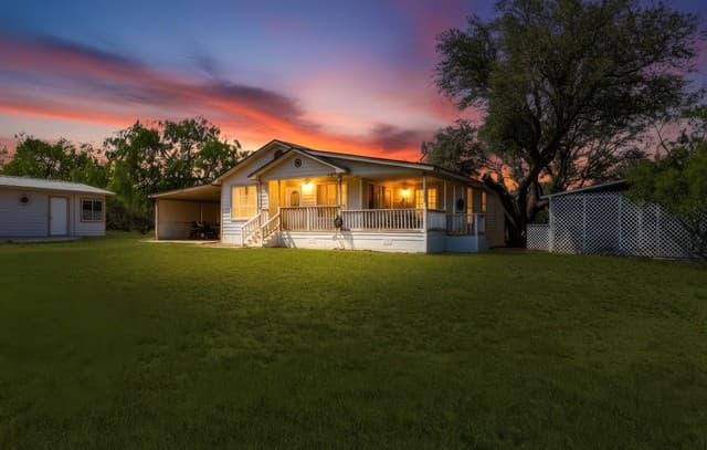 3-bedroom rental at 313 Pr 6430 in Hondo, TX — photo 1