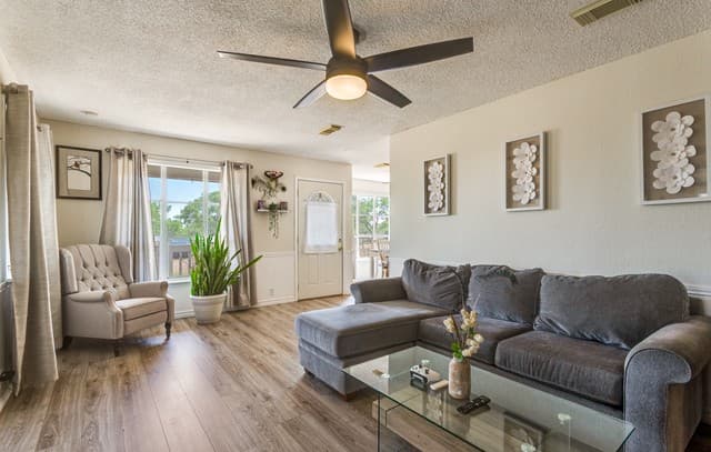 3-bedroom rental at 313 Pr 6430 in Hondo, TX — photo 3