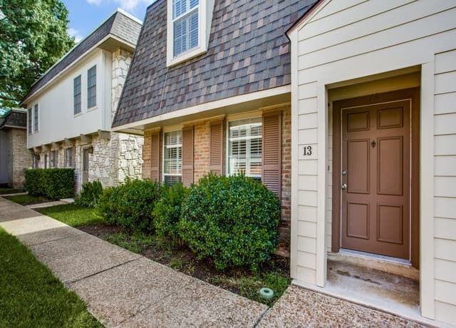 2-bedroom rental at 122 E Terra Alta Dr Unit 13 in San Antonio, TX — photo 1