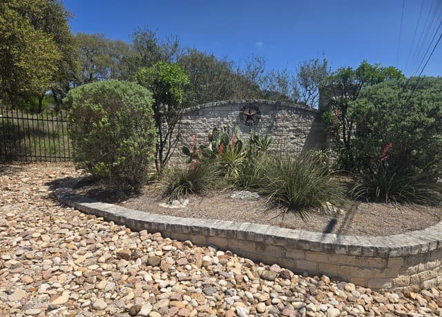 rental at 102 County Road 2732 in Mico, TX — photo 1