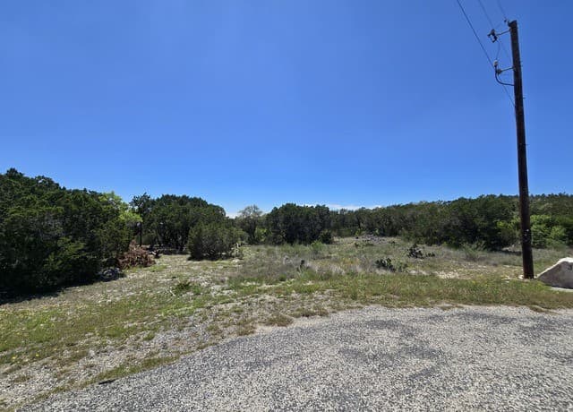 rental at 102 County Road 2732 in Mico, TX — photo 4