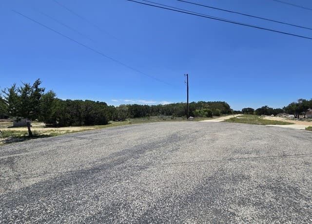 rental at 102 County Road 2732 in Mico, TX — photo 5