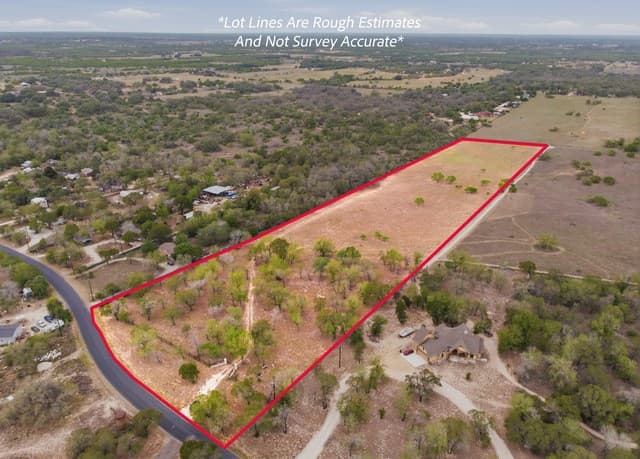rental at 970 Stevens Rd in Somerset, TX — photo 2