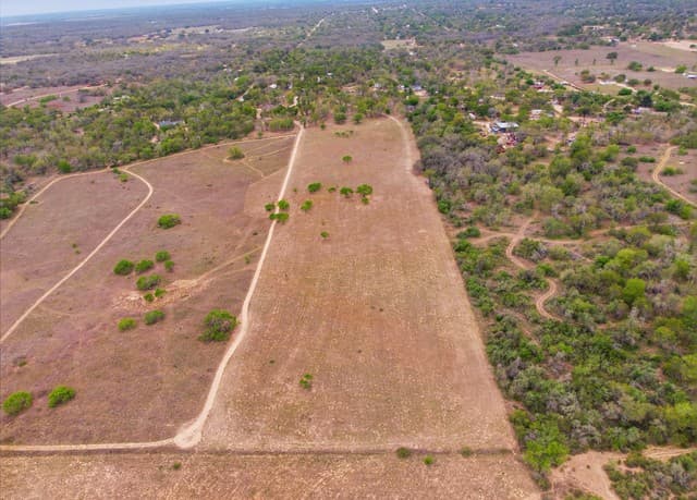 rental at 970 Stevens Rd in Somerset, TX — photo 3