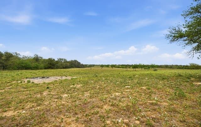 rental at 970 Stevens Rd in Somerset, TX — photo 5