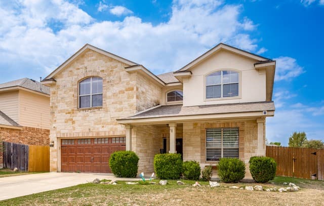 4-bedroom rental at 8507 Driftwood Hl in San Antonio, TX — photo 1
