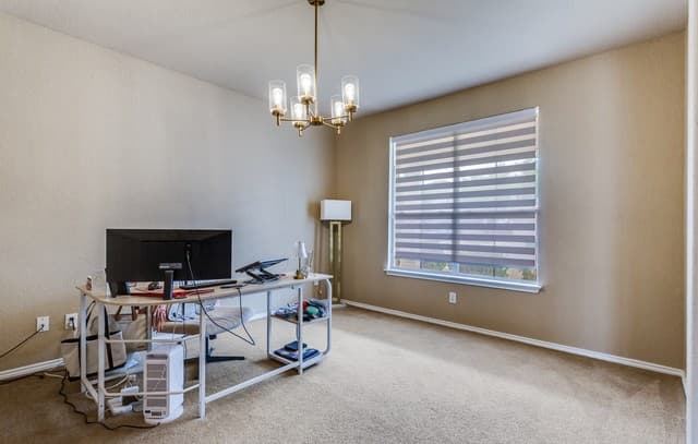 4-bedroom rental at 8507 Driftwood Hl in San Antonio, TX — photo 3