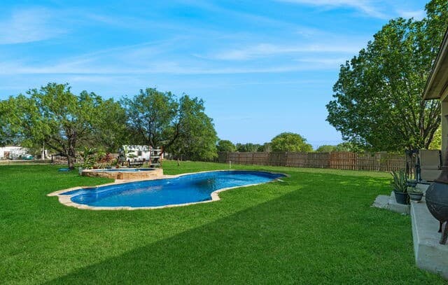 4-bedroom rental at 5610 Quail Hvn in San Antonio, TX — photo 2