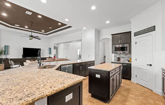 4-bedroom rental at 5610 Quail Hvn in San Antonio, TX — photo 3