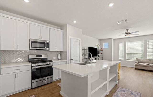 3-bedroom rental at 4406 Stark Alley in San Antonio, TX — photo 2