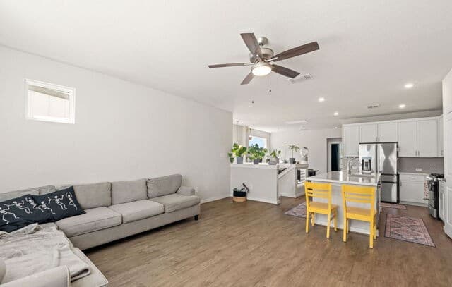 3-bedroom rental at 4406 Stark Alley in San Antonio, TX — photo 5