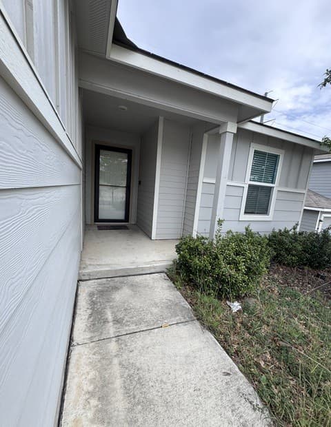 3-bedroom rental at 106 Moscovy Duck in San Antonio, TX — photo 1