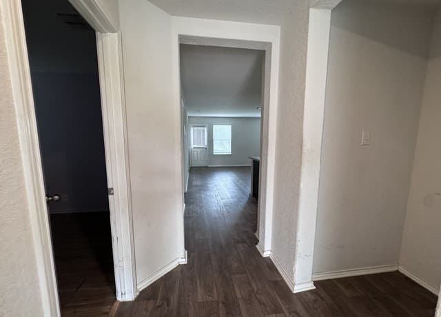 3-bedroom rental at 106 Moscovy Duck in San Antonio, TX — photo 4