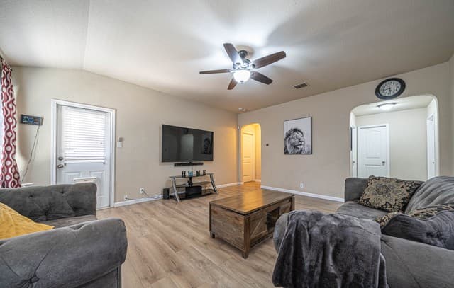 3-bedroom rental at 12212 Bening Vly in Schertz, TX — photo 3