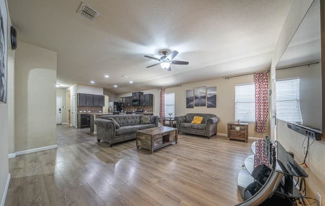3-bedroom rental at 12212 Bening Vly in Schertz, TX — photo 4