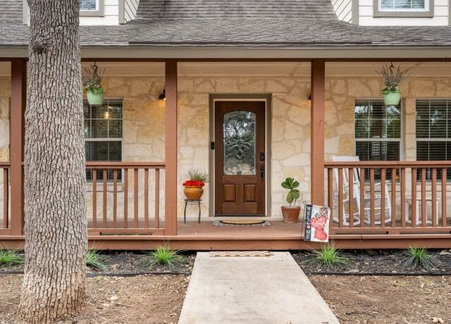 3-bedroom rental at 786 Deep Water Drive in Spring Branch, TX — photo 3