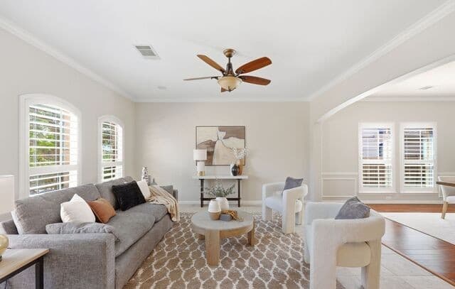 5-bedroom rental at 831 Queens Oak in San Antonio, TX — photo 1