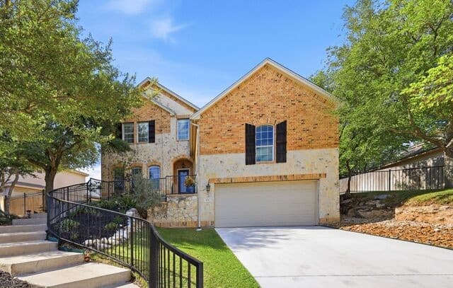 5-bedroom rental at 831 Queens Oak in San Antonio, TX — photo 2