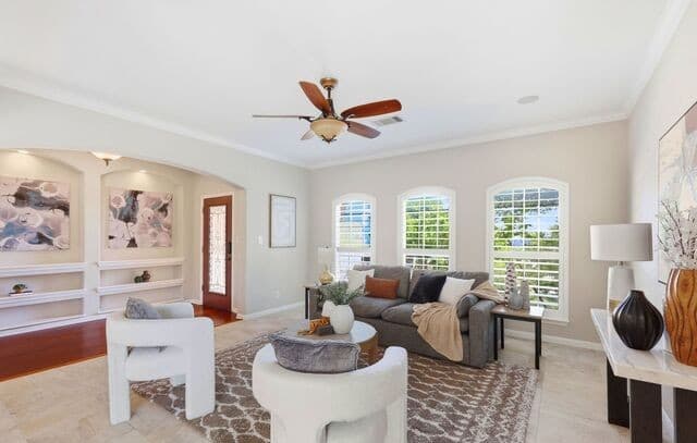 5-bedroom rental at 831 Queens Oak in San Antonio, TX — photo 5