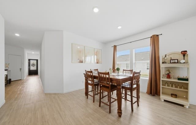 4-bedroom rental at 6902 Pail Pl in San Antonio, TX — photo 4