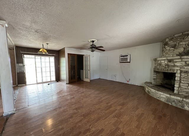 3-bedroom rental at 318 Sublett in San Antonio, TX — photo 4