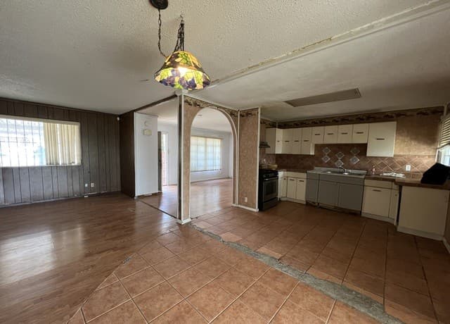 3-bedroom rental at 318 Sublett in San Antonio, TX — photo 5
