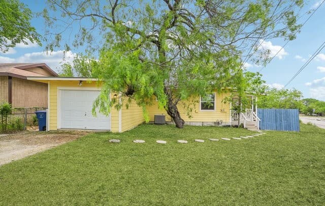 3-bedroom rental at 12702 Middle Lane in San Antonio, TX — photo 1