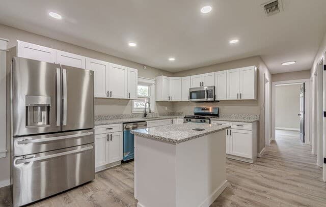4-bedroom rental at 1315 Olive in Jourdanton, TX — photo 5