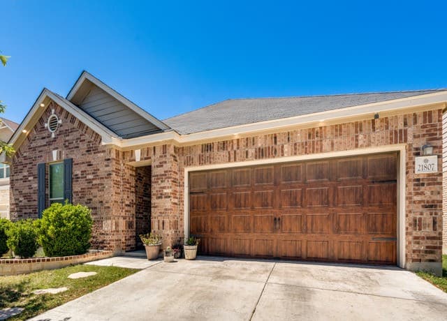 3-bedroom rental at 21807 Yucca Bend in San Antonio, TX — photo 1