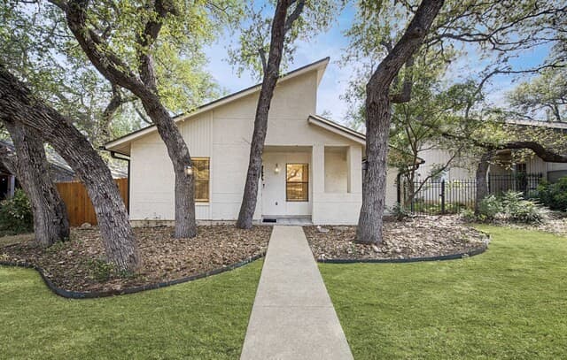 4-bedroom rental at 13623 High Chapel in San Antonio, TX — photo 1