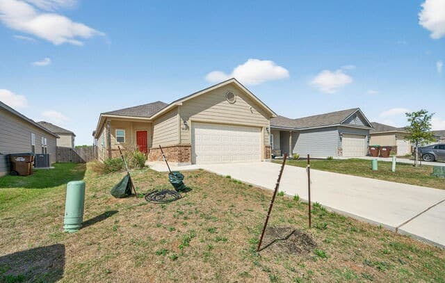 4-bedroom rental at 14643 Hackamore in Elmendorf, TX — photo 2