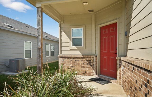 4-bedroom rental at 14643 Hackamore in Elmendorf, TX — photo 4