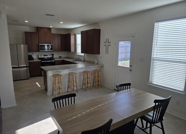 3-bedroom rental at 9503 Hinterlands Dr in San Antonio, TX — photo 3