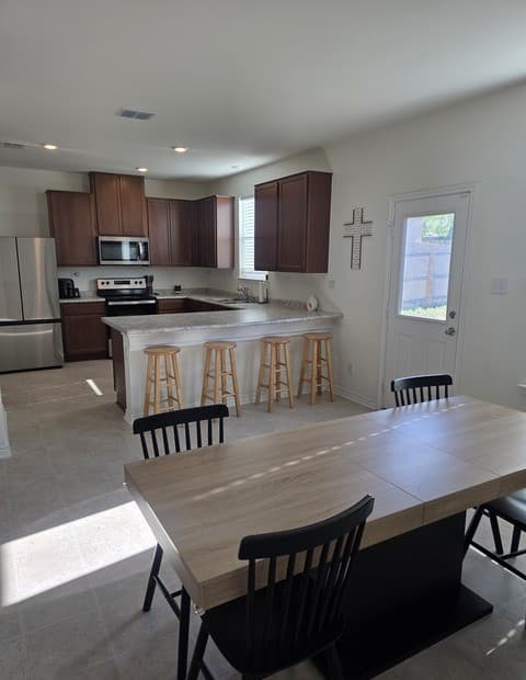 3-bedroom rental at 9503 Hinterlands Dr in San Antonio, TX — photo 4